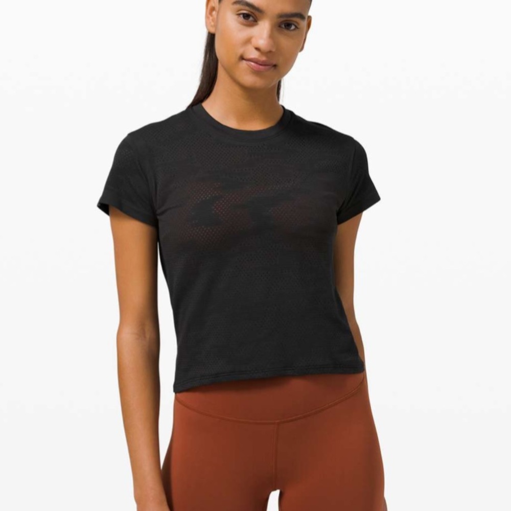 Womens Like New Lululemon Train to Be Short Sleeve Dot Camo Black Size 2